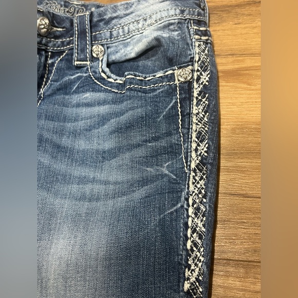 Miss Me Embroidered 27 Skinny - Picture 2 of 6